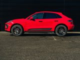 Certified 2025 Porsche Macan image 2