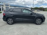 Used 2022 Volkswagen Taos SE w/ Panoramic Sunroof Package image 2