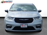 Used 2023 Chrysler Pacifica Touring-L image 3