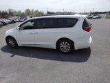 Used 2017 Chrysler Pacifica Touring-L image 4