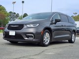 Used 2023 Chrysler Pacifica Touring-L image 4