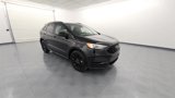 Used 2022 Ford Edge SE w/ Black Appearance Package image 2