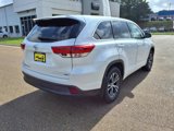 Used 2018 Toyota Highlander LE image 3