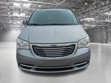 Used 2014 Chrysler Town & Country Touring image 3