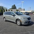 Used 2022 Chrysler Pacifica Touring-L w/ Uconnect Theater Family Group image 4