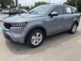 Used 2023 Kia Sorento LX image 3