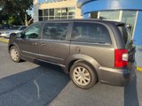 Used 2016 Chrysler Town & Country Touring image 3