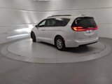 Used 2022 Chrysler Pacifica Touring-L image 4
