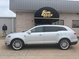 Used 2019 Lincoln MKT AWD image 2