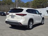 Used 2021 Toyota Highlander LE image 3