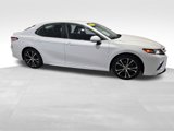 Used 2020 Toyota Camry SE image 2