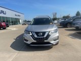 Used 2017 Nissan Rogue SV image 2