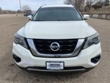 Used 2018 Nissan Pathfinder SV image 2