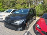 Used 2018 Chrysler Pacifica Touring-L Plus image 2