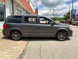 Used 2017 Dodge Grand Caravan SXT image 2