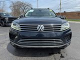 Used 2016 Volkswagen Touareg Sport image 3
