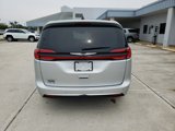 Used 2024 Chrysler Pacifica Touring-L image 4