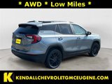 Used 2024 GMC Terrain SLE w/ Driver Convenience Package image 5