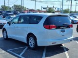 Used 2022 Chrysler Voyager LX image 4