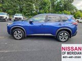 Used 2023 Nissan Rogue SV image 2
