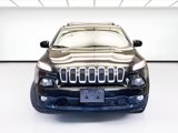 Used 2018 Jeep Cherokee Latitude Plus w/ Comfort/Convenience Group image 2