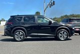 Used 2022 Nissan Rogue SV image 2