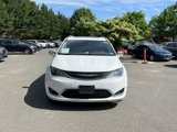 Used 2017 Chrysler Pacifica Limited image 2