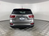Used 2019 Kia Sorento LX image 4