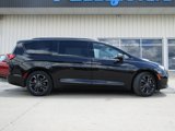 Used 2024 Chrysler Pacifica Touring-L w/ Road Tripper Package image 2