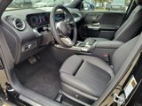 Used 2024 Mercedes-Benz GLB 250 4MATIC image 2