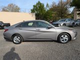 Certified 2022 Hyundai Elantra SE image 3