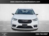 Used 2023 Chrysler Pacifica Touring-L image 2