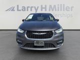 Used 2023 Chrysler Pacifica Touring-L image 3