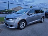 Used 2019 Chrysler Pacifica Touring-L image 3