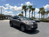 Used 2019 Toyota Highlander XLE image 2