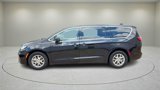 Used 2023 Chrysler Pacifica Touring-L image 6