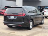Used 2022 Chrysler Pacifica Touring-L image 5