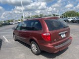 Used 2007 Chrysler Town & Country Touring image 3