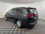 Used 2017 Chrysler Pacifica Touring-L image 5