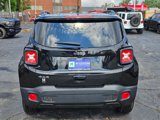 Used 2023 Jeep Renegade Latitude w/ Premium Group image 4
