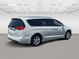 Used 2017 Chrysler Pacifica Touring-L Plus image 5