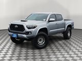 Used 2017 Toyota Tacoma TRD Sport image 2