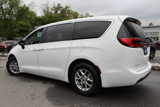 Used 2024 Chrysler Pacifica Touring-L image 4