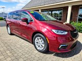 Used 2023 Chrysler Pacifica Touring-L image 3