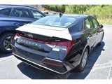 New 2025 Hyundai Elantra SE image 3