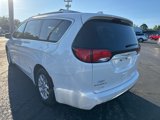 Used 2020 Chrysler Pacifica Touring-L image 3