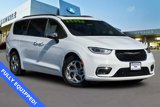 Used 2023 Chrysler Pacifica Limited image 2