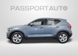 Used 2022 Volvo XC40 T5 Momentum image 2