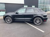 Certified 2024 Porsche Macan image 2