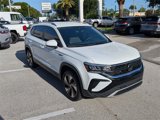 Used 2024 Volkswagen Taos SE image 2